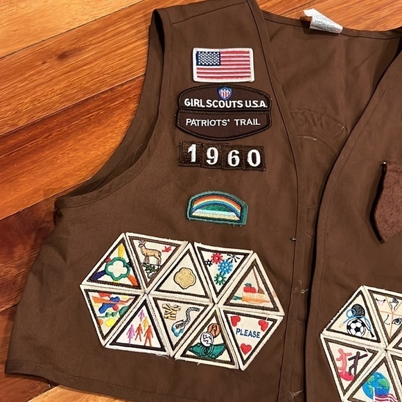 ⭐️ Girl Guides Scouts Smock stop with Various Badges - Picture 2 of 8